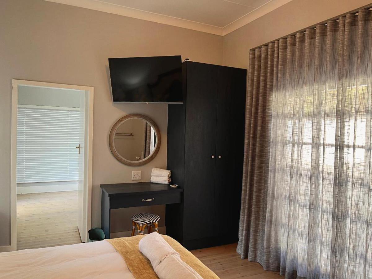 Serenity Living Hotel Willows Exterior photo